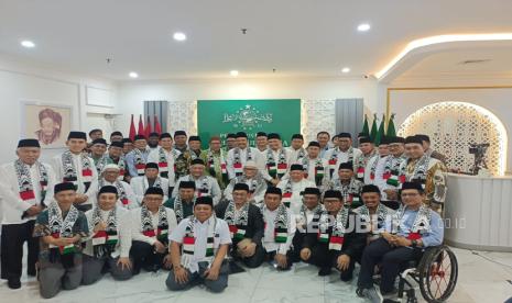 Gus Kikin Resmi Sambut Gus Baha di PBNU, Ini Alasan Strategisnya