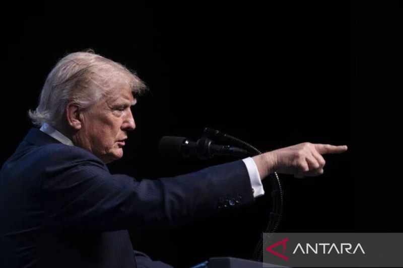 Trump Tuntut Eropa Lepas Cadangan Minyak, Harga Global Turun