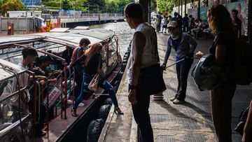 Transportasi Sungai Bangkok: Jalan Ninja Menghindari Kemacetan, Waktu Tersingkat 30 Menit